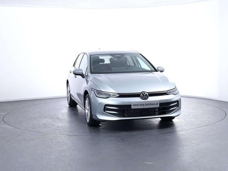 Neu VW Golf VIII 116 PS (85 kW) 2025 Silber Limousine