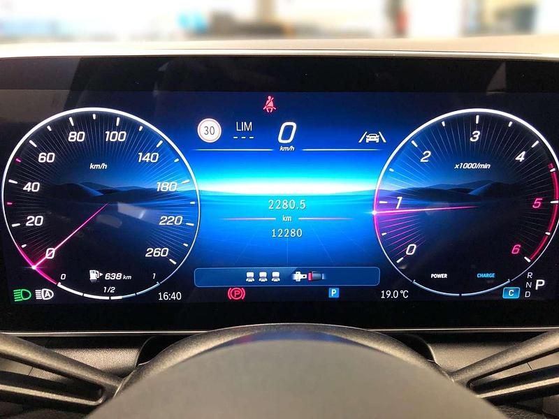 Gebraucht Mercedes GLC220 197 PS (144 kW) 2024 Schwarz SUV