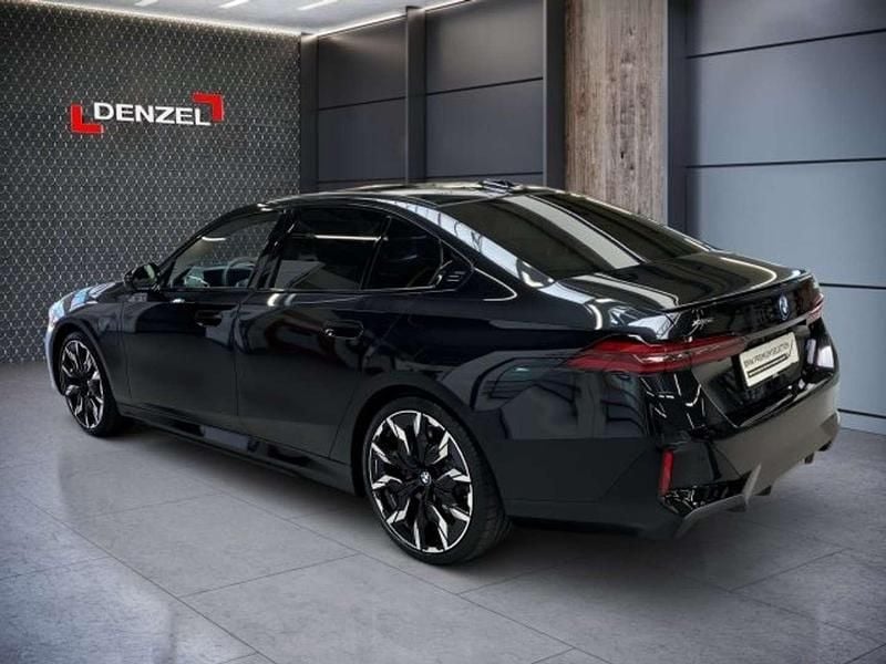 Gebraucht BMW 550 Comfort Edition 313 PS (230 kW) 2025 Schwarz Kombi