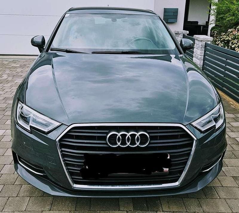 Grau Gebraucht 2018 Audi A3 Limousine | € 18.300 (Fairer Preis) - Bild 1/4
