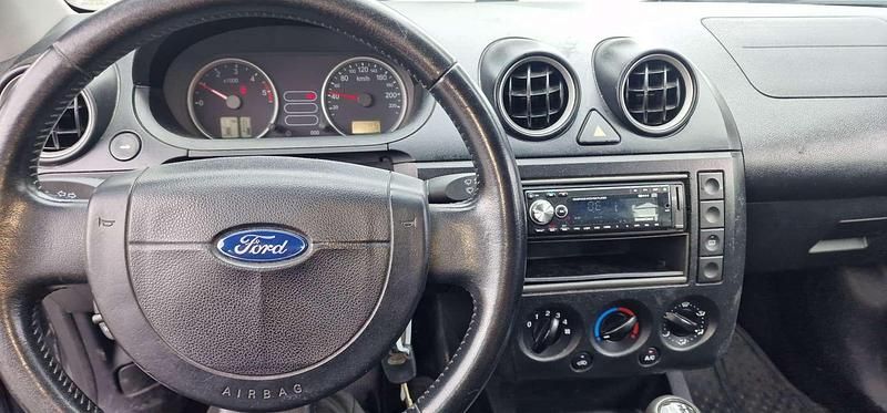 Gebraucht Ford Fiesta 75 PS (55 kW) 2002 Limousine