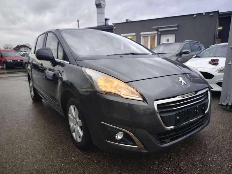 Gebraucht Peugeot 5008 Active 156 PS (114 kW) 2015 Grau Van / Kleinbus