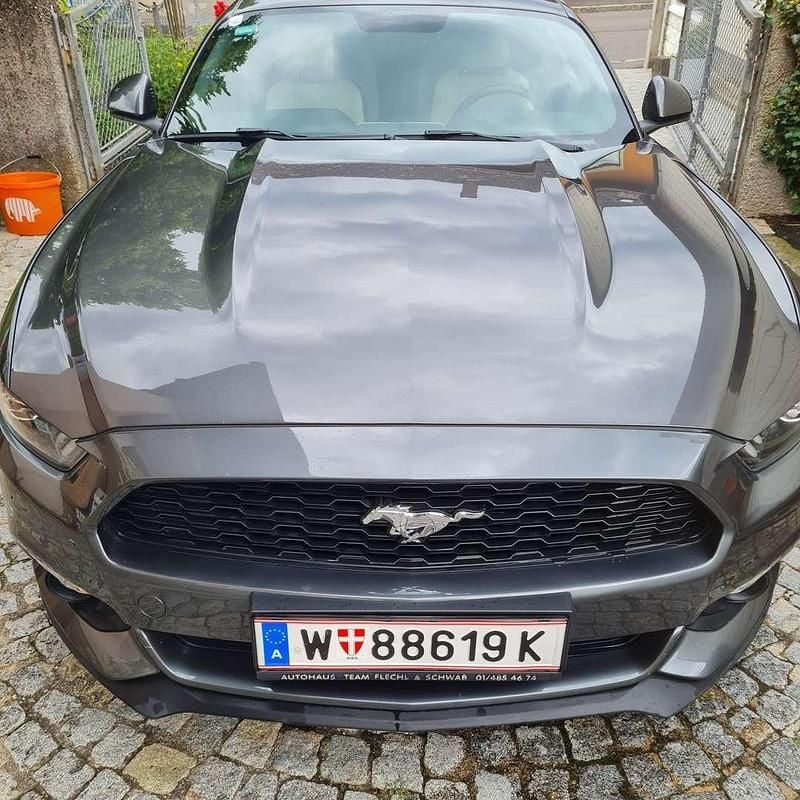 Grau Gebraucht 2016 Ford Mustang Coupé | € 30.500 - Bild 1/4