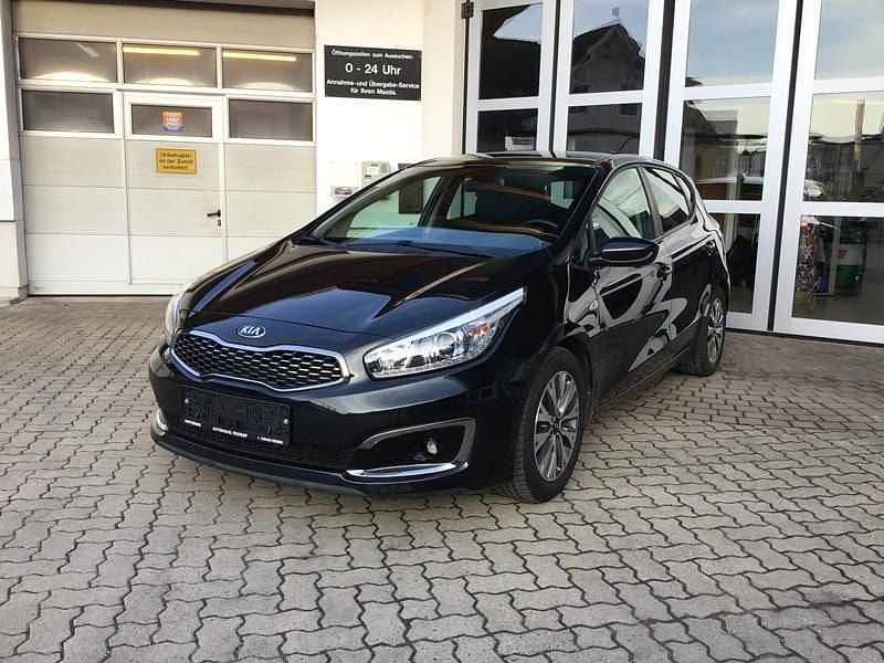 Gebraucht Kia Ceed Silver 99 PS (72 kW) 2017 Kleinwagen