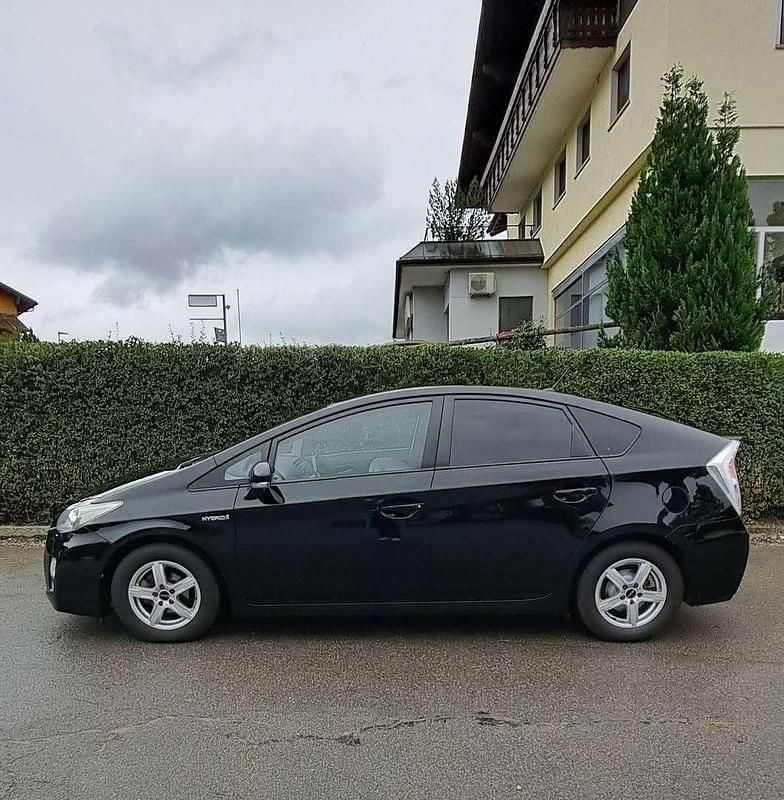 Gebraucht Toyota Prius 99 PS (72 kW) 2010 Schwarz Kleinwagen