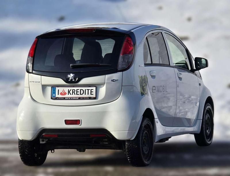 Gebraucht Peugeot iON Active 49 kW (67 PS) 2015 Weiß Kleinwagen