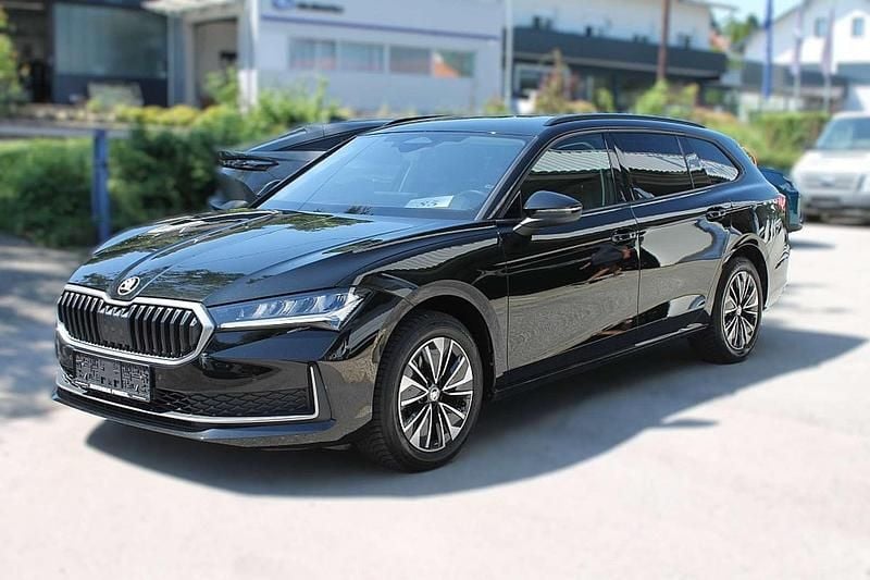 Schwarz Gebraucht 2024 Skoda Superb Selection Kombi | € 38.990 (Teuer) - Bild 1/4