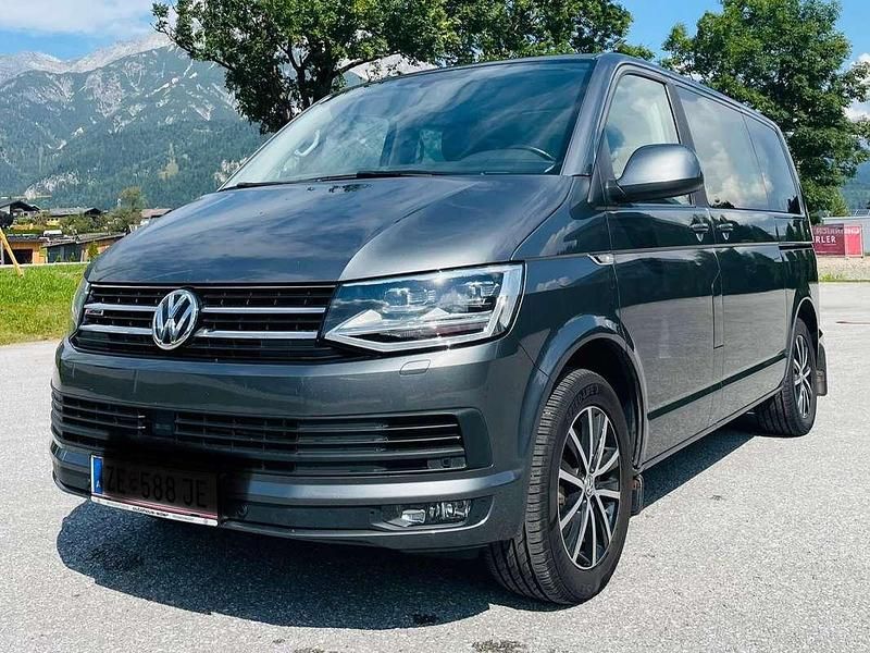 Grau Gebraucht 2016 VW Caravelle Comfortline Van / Kleinbus | € 46.600 - Bild 1/4