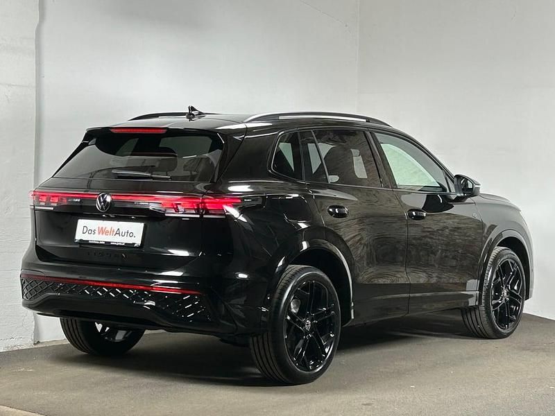 Gebraucht VW Tiguan Sport 193 PS (141 kW) 2025 Schwarz  metallic SUV