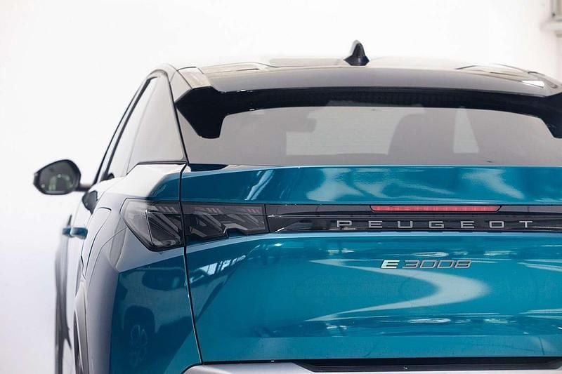 Gebraucht Peugeot e-3008 GT 157 kW (214 PS) 2025 Blau SUV