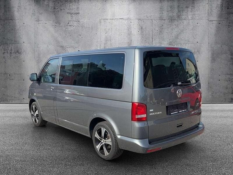 Gebraucht VW Multivan 140 PS (102 kW) 2015 Grau Van