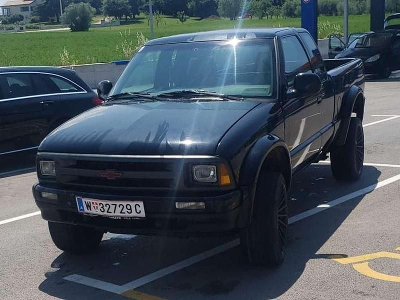 Gebraucht Chevrolet S10 193 PS (141 kW) 1996 Schwarz Abholung