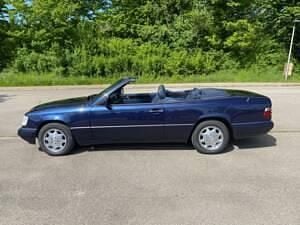 Gebraucht Mercedes E220 150 PS (110 kW) 1994 Blau Cabrio