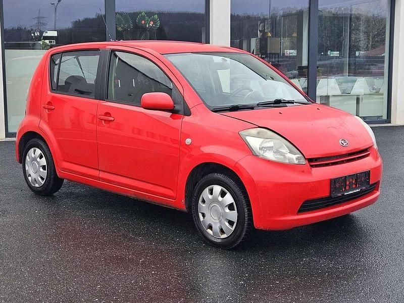 Rot Gebraucht 2006 Daihatsu Sirion Kleinwagen | € 590 - Bild 1/4
