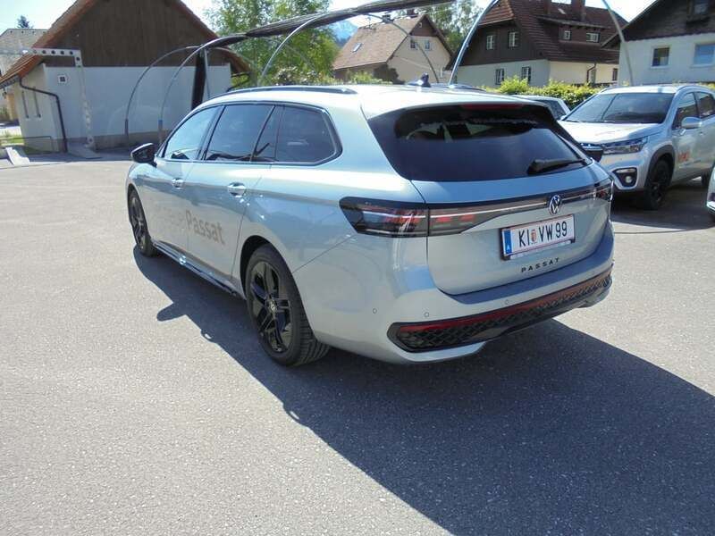 Gebraucht VW Passat R-line 150 PS (110 kW) 2024 Silber  metallic Kombi