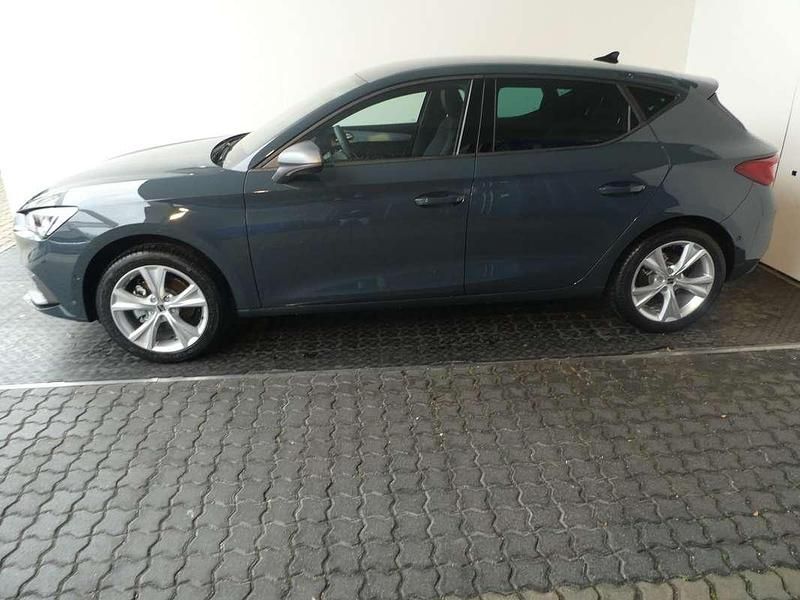 Neu Seat Leon FR 116 PS (85 kW) 2025 Blau Limousine