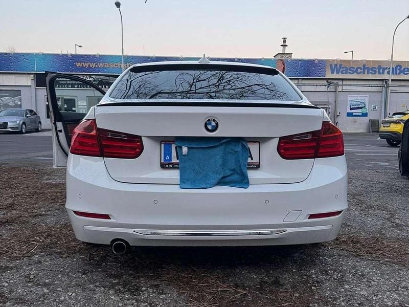 Gebraucht BMW 320 170 PS (125 kW) 2013 Weiß Limousine