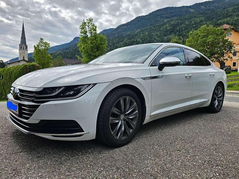 Weiß Gebraucht 2018 VW Arteon Highline Limousine | € 24.900 - Bild 1/4