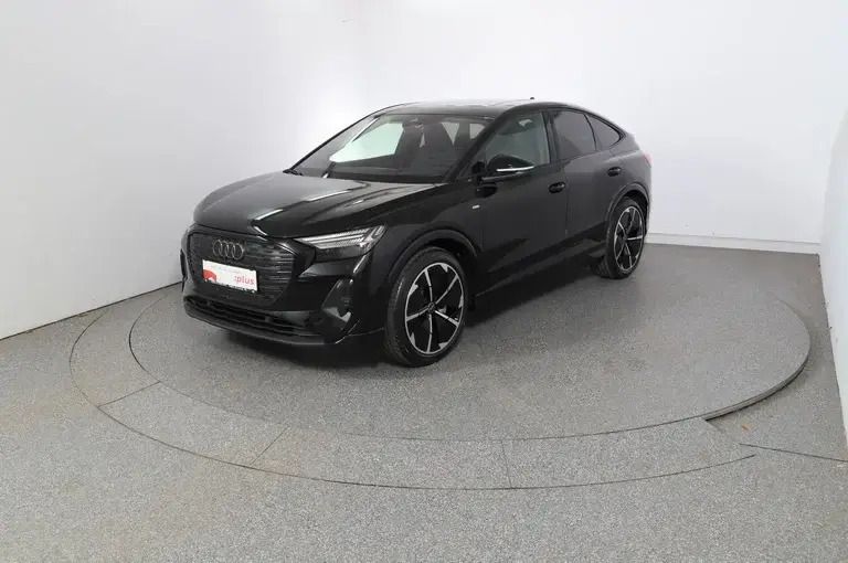 Schwarz metallicperleffektno Neu 2025 Audi Q4 Sportback e-tron Ambiente SUV | € 69.950 (Fairer Preis) - Bild 1/4