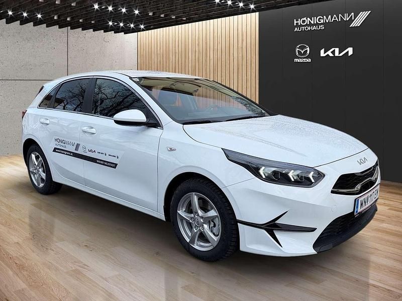 Neu Kia Ceed Silver 99 PS (72 kW) 2025 Weiß Kleinwagen