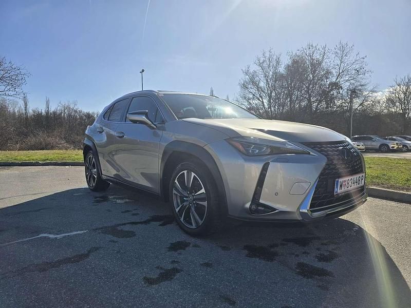 Gebraucht Lexus UX E-FOUR 152 PS (111 kW) 2019 SUV