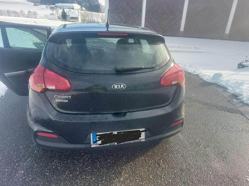 Gebraucht Kia Ceed 99 PS (72 kW) 2013 Schwarz Kleinwagen