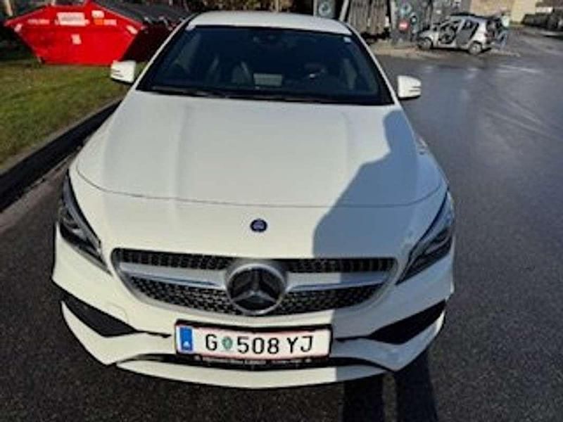 Gebraucht Mercedes CLA200 OrangeArt Edition 136 PS (100 kW) 2016 Weiß Coupé