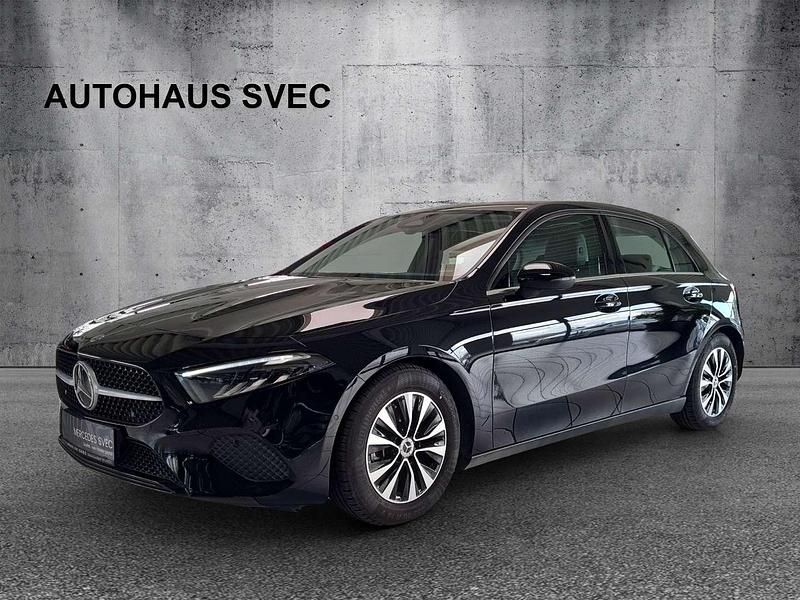 Gebraucht Mercedes A180 136 PS (100 kW) 2023 Schwarz Limousine