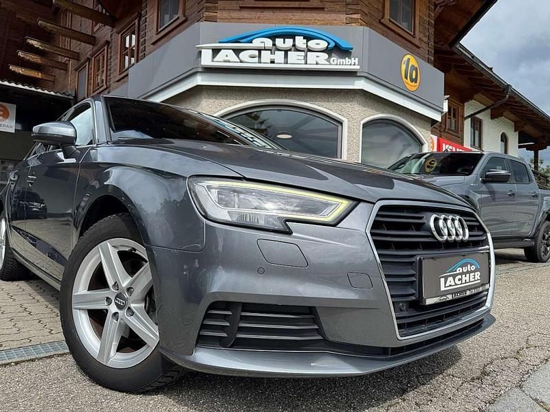 Gebraucht Audi A3 Design 116 PS (85 kW) 2019 Grau Limousine