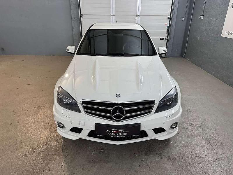 Weiß Gebraucht 2010 Mercedes C63 AMG AMG Limousine | € 39.990 - Bild 1/4