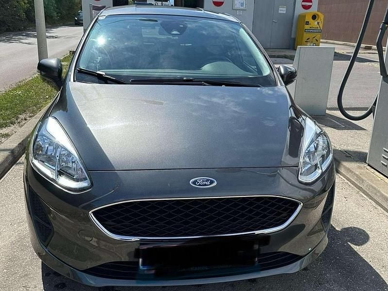 Grau Gebraucht 2018 Ford Fiesta Trend Limousine | € 9.490 (Guter Preis) - Bild 1/4