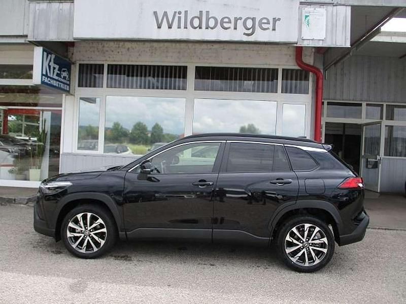Neu Toyota Corolla Cross Active 98 PS (72 kW) 2025 Schwarz SUV