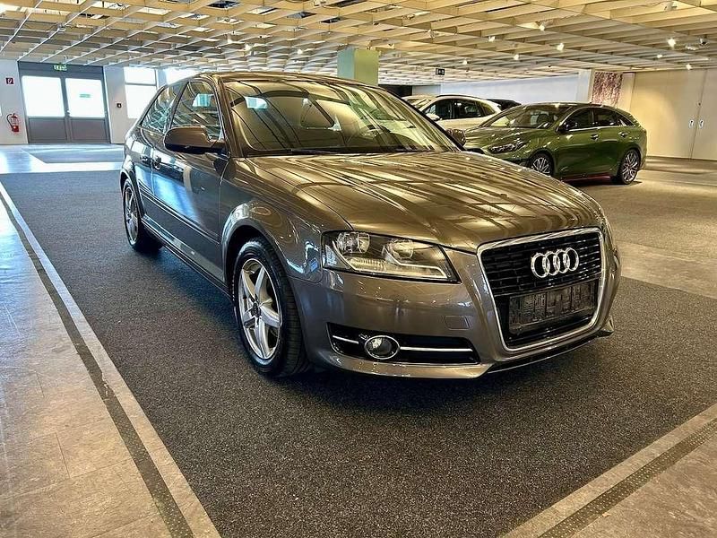 Gebraucht Audi A3 Attraction 105 PS (77 kW) 2011 Grau Kleinwagen