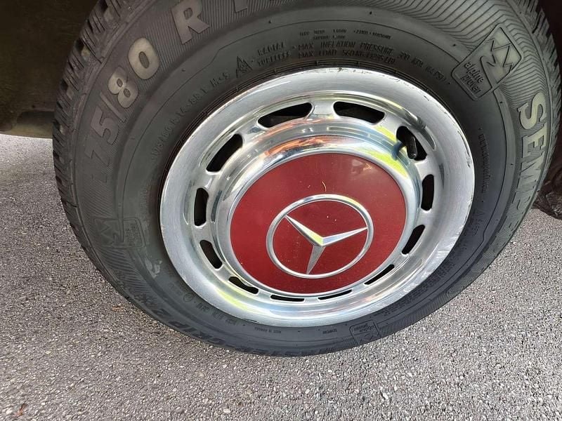 Gebraucht Mercedes 200 60 PS (44 kW) 1982 Rot Limousine