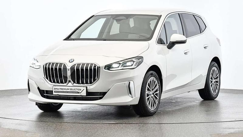 Weiß Gebraucht 2024 BMW 218 Luxury Line Kombi | € 31.990 (Fairer Preis) - Bild 1/4
