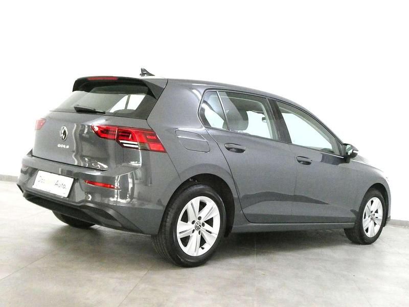 Gebraucht VW Golf VIII Life 131 PS (96 kW) 2021 Grau Kleinwagen