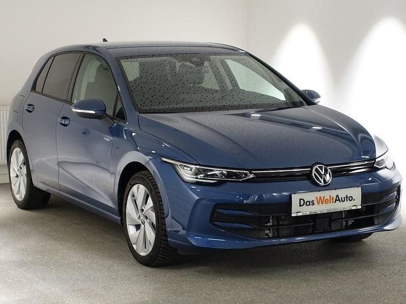 Neu VW Golf VIII 115 PS (84 kW) 2026 Mittelblau  normal