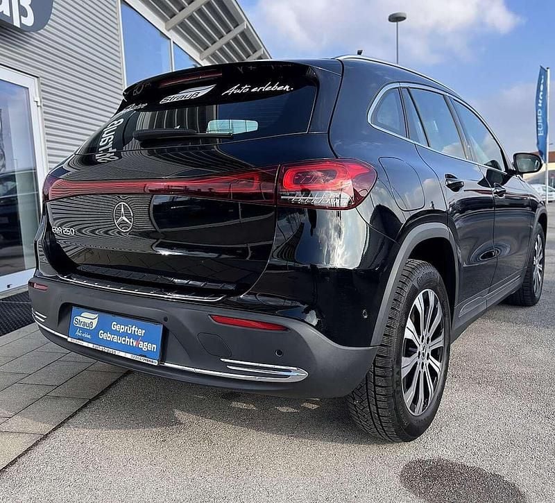 Gebraucht Mercedes EQA250 139 kW (190 PS) 2022 Schwarz SUV