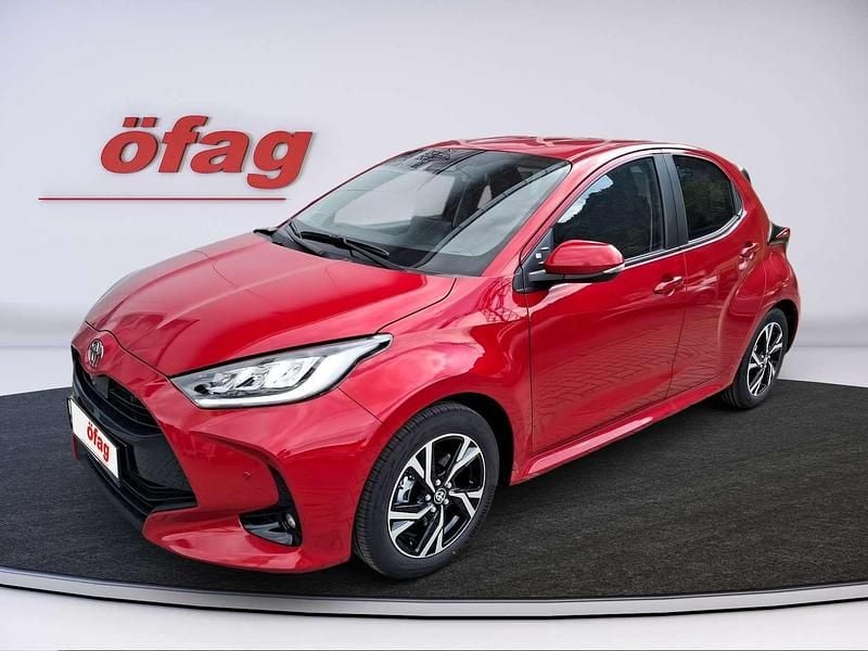 Gebraucht Toyota Yaris Hybrid Active 92 PS (67 kW) 2025 Rot Limousine