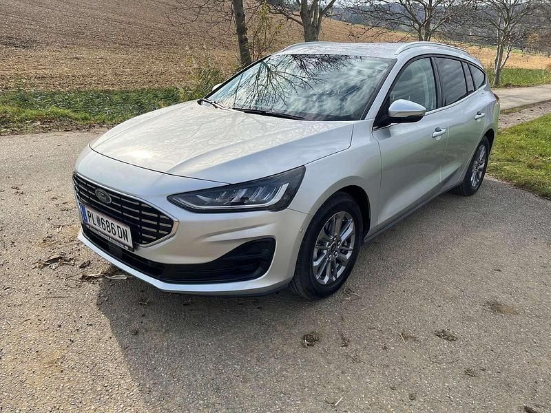 Silber Gebraucht 2023 Ford Focus Titanium Kombi | € 20.500 (Fairer Preis) - Bild 1/4