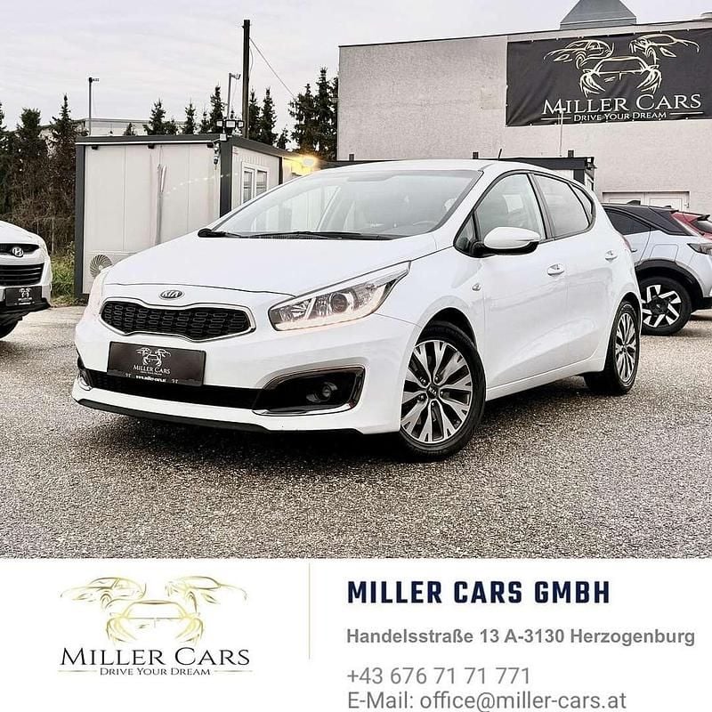 Weiß Gebraucht 2015 Kia Ceed Silver Kleinwagen | € 10.990 (Guter Preis) - Bild 1/4