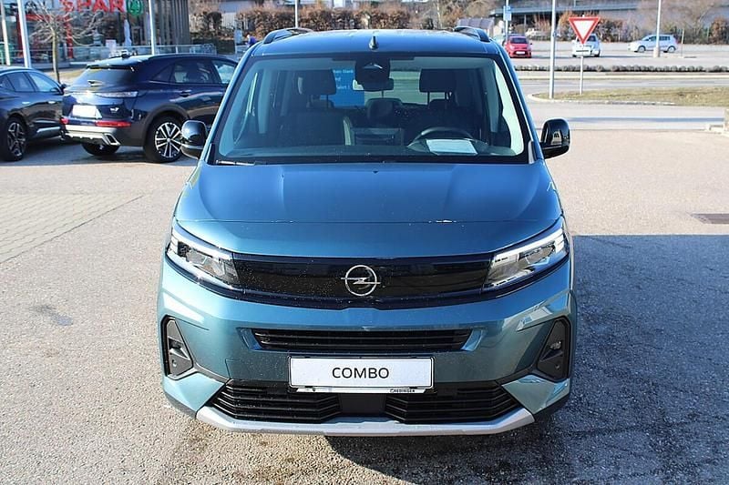 Neu Opel Combo 131 PS (96 kW) 2026 Blau Kombi