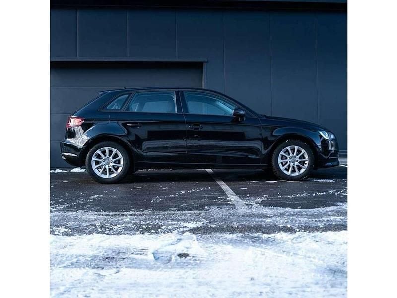 Gebraucht Audi A3 Attraction 110 PS (80 kW) 2015 Schwarz Limousine