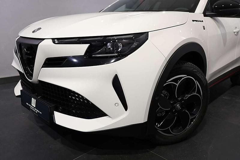 Neu Alfa Romeo Junior Edizione Speciale 114 kW (156 PS) 2025 Weiß SUV