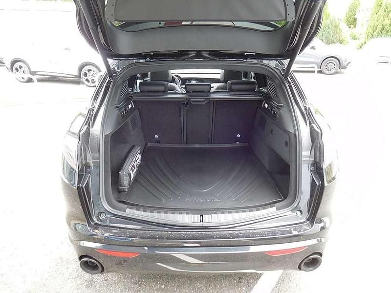 Gebraucht Alfa Romeo Stelvio Veloce 160 PS (117 kW) 2024 Schwarz SUV