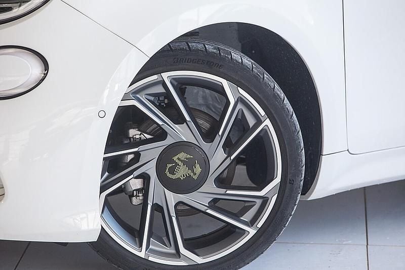 Neu Abarth 500e Scorpionissima 114 kW (155 PS) 2025 Weiß Kleinwagen