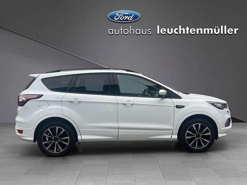 Gebraucht Ford Kuga ST-Line 120 PS (88 kW) 2017 Weiß SUV