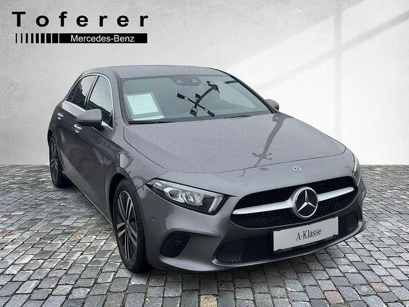 Grau Gebraucht 2022 Mercedes A200 Progressive Limousine | € 24.900 (Guter Preis) - Bild 1/4