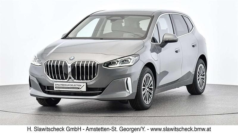Grau Gebraucht 2023 BMW 225 Luxury Line Kombi | € 31.900 - Bild 1/4