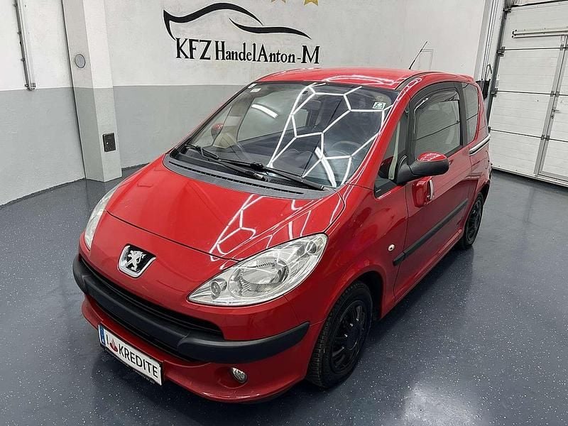 Rot Gebraucht 2005 Peugeot 1007 Van / Kleinbus | € 3.990 - Bild 1/4